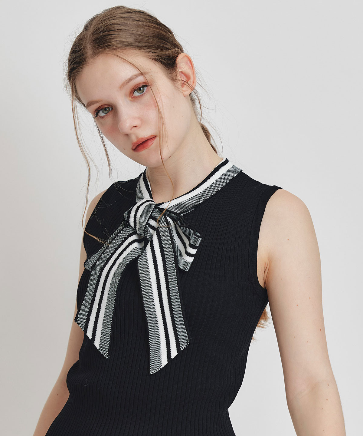 ストライプリボンタイノースリーブリブニット
