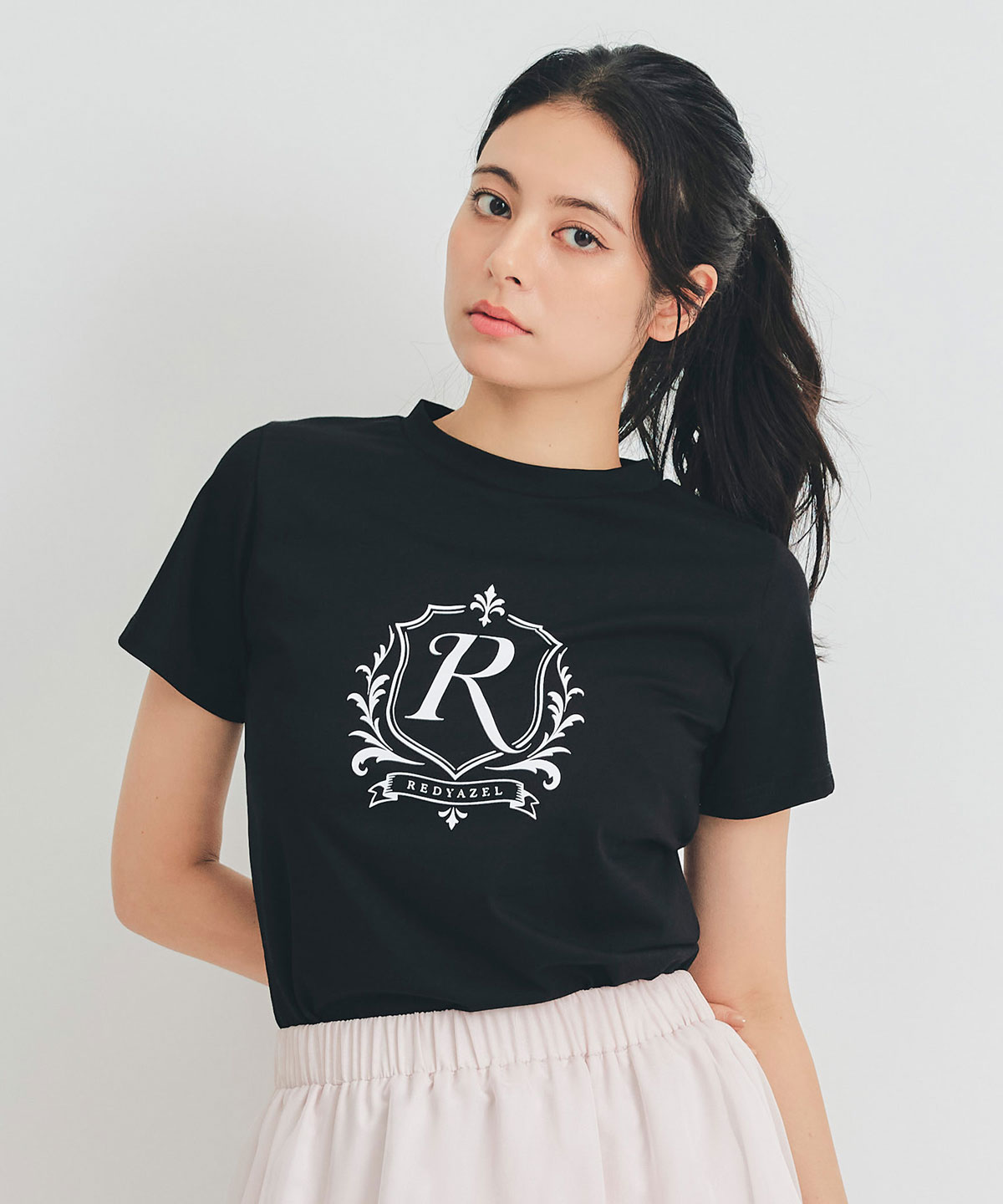 エンブレムロゴTシャツ