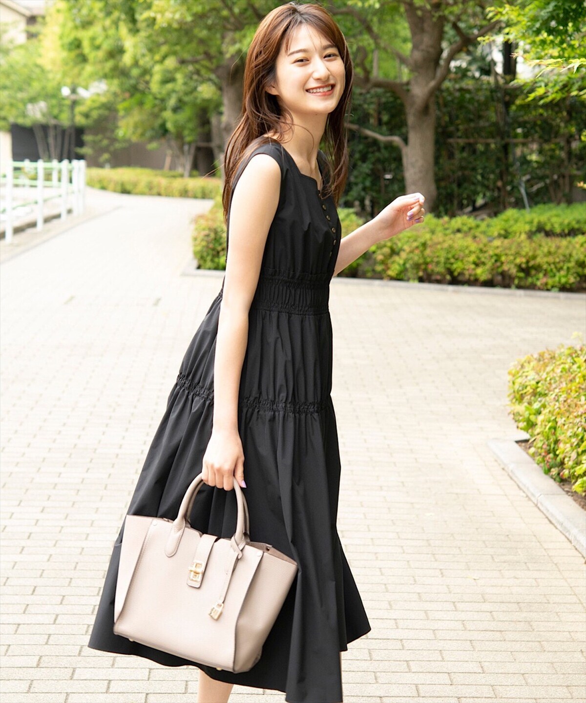 取扱い店舗一覧 ギャザーティアードフレンチワンピース M クロ Swingle 公式オンラインショップ バーンデストローズ