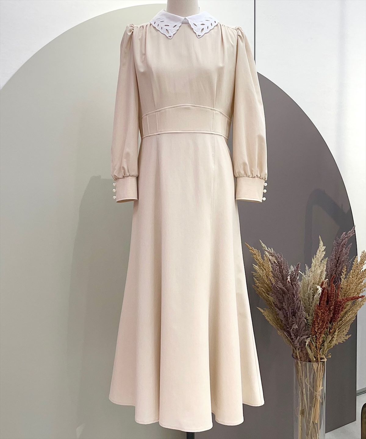 長袖刺繍カラーデイリードレスワンピース M ベージュ Swingle 公式オンラインショップ バーンデストローズ