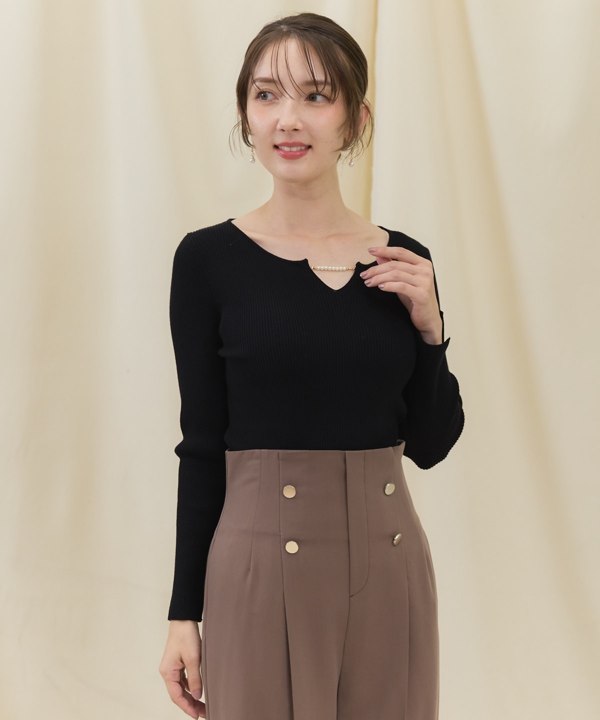 長袖パールキーネックニットプルオーバー