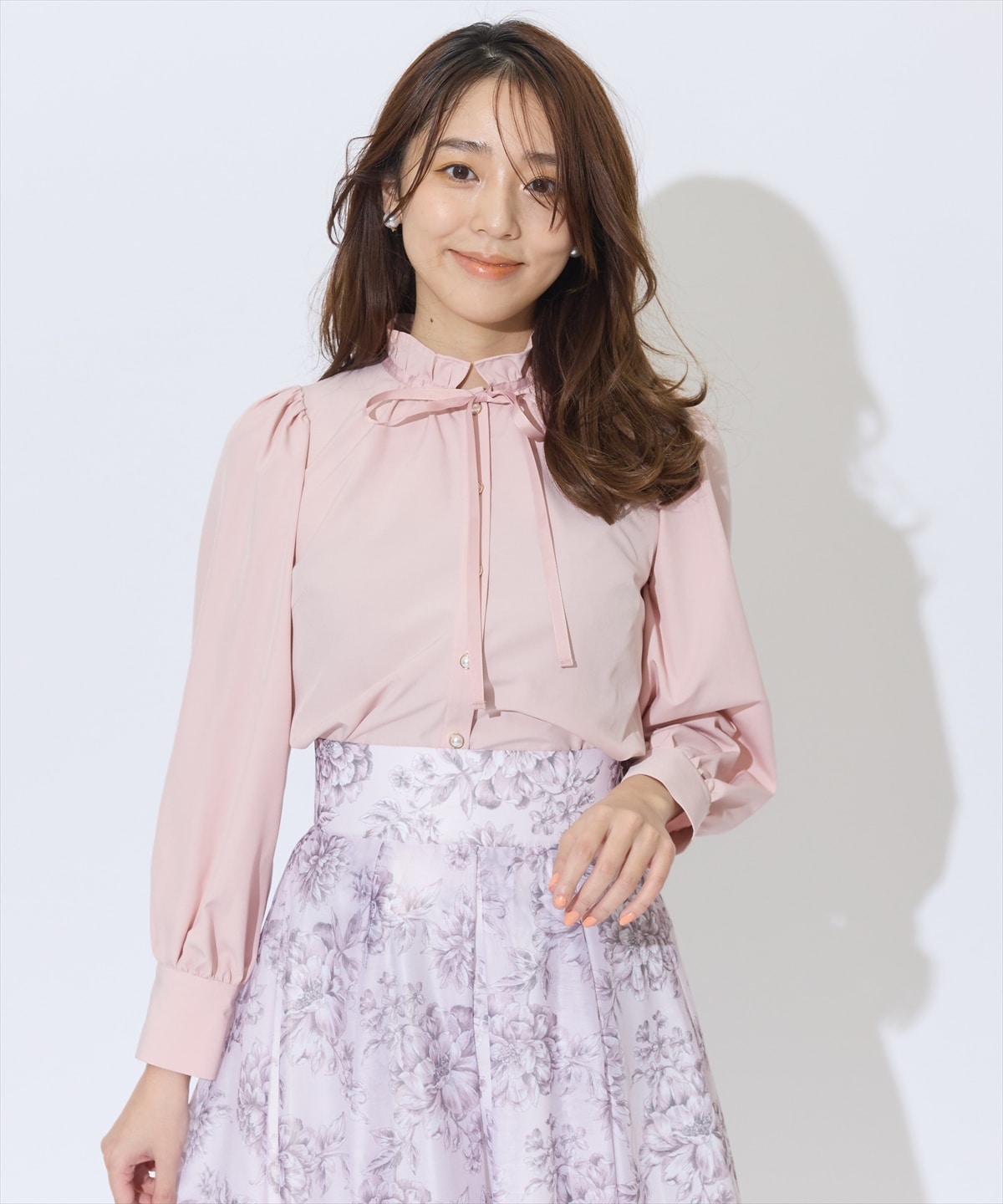 フリルハイネックナローリボンブラウス