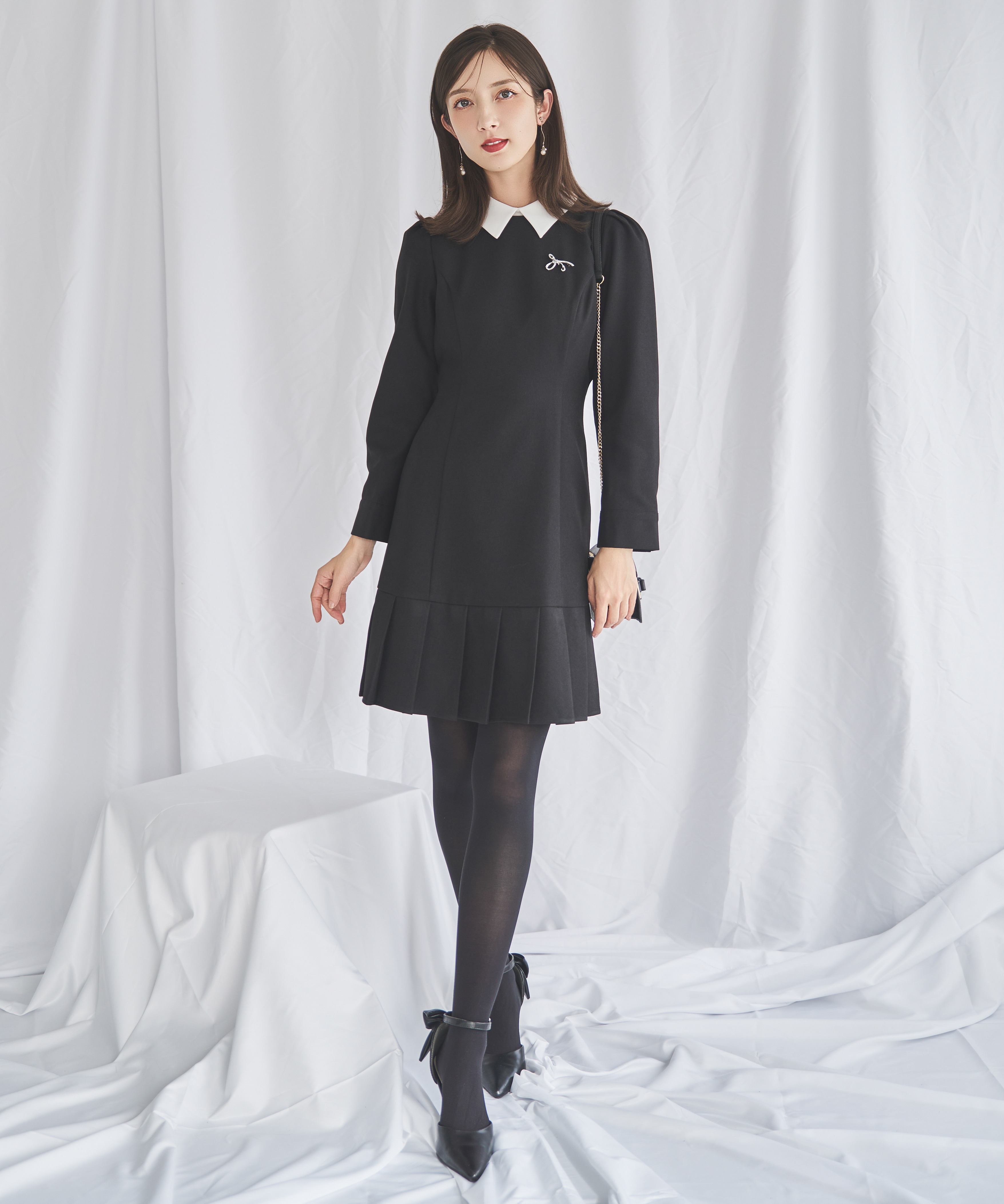 【12/5(Fri)再入荷予約開始】ホワイトカラープリーツミニワンピース