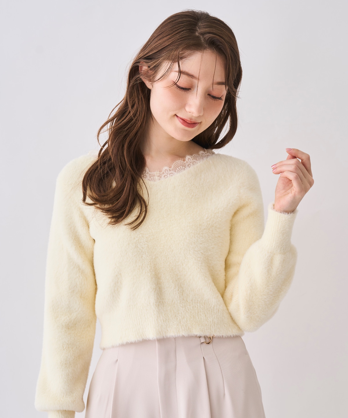 【12/5(Fri)発売開始】レースネックフェザーニット