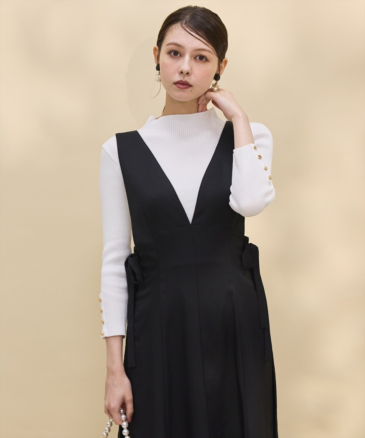 金ボタンモックネックリブニットプルオーバー