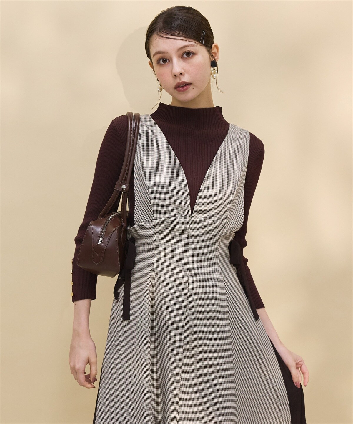 金ボタンモックネックリブニットプルオーバー