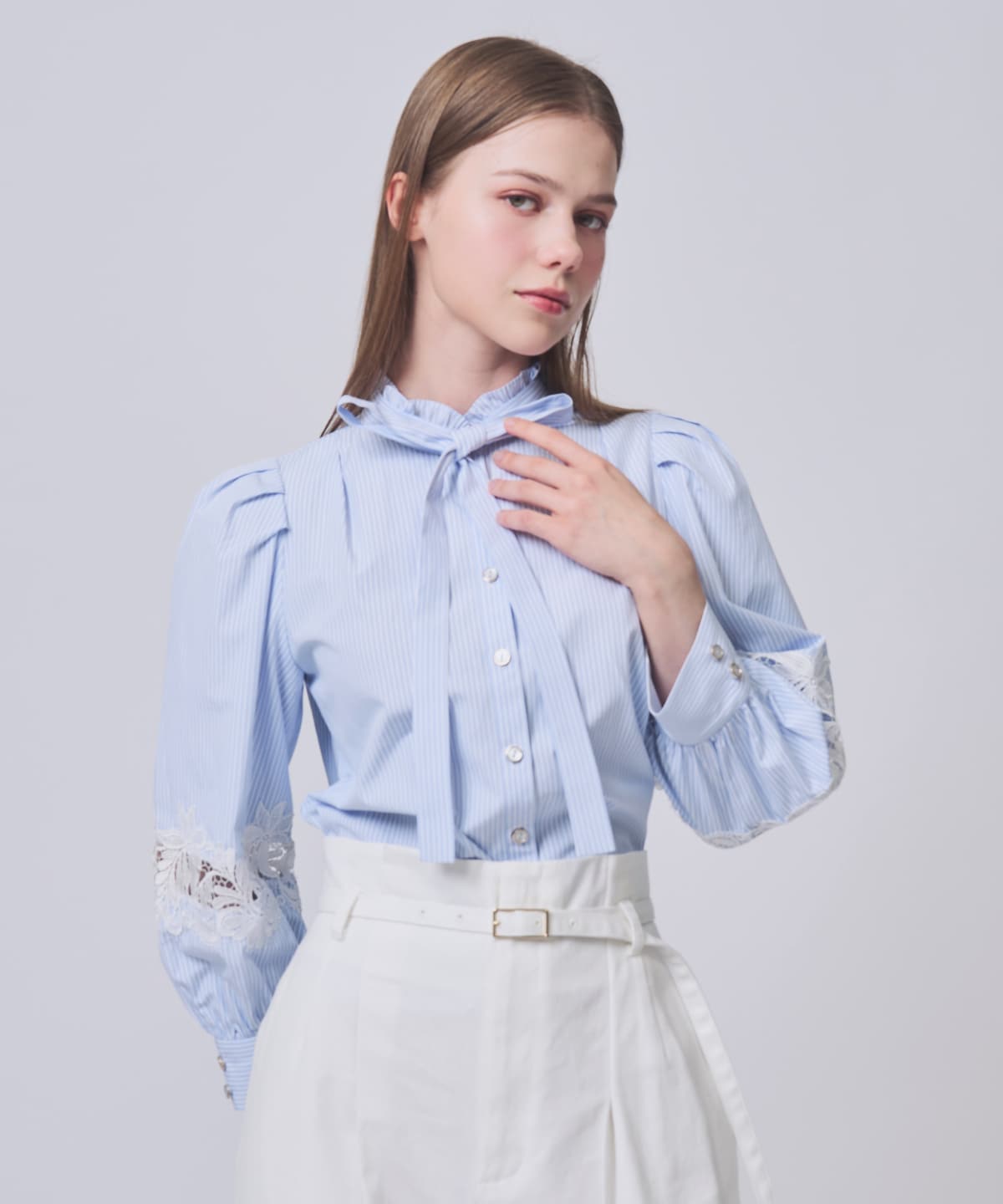 【2/20(Fri)発売】フリルスタンドネック袖レースブラウス