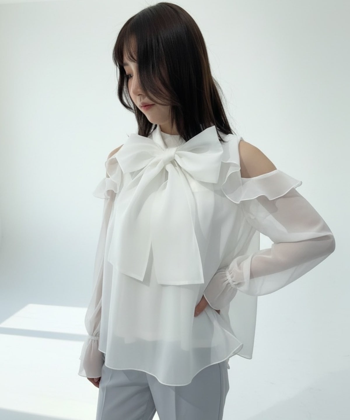 オフショルフリルシアーブラウス