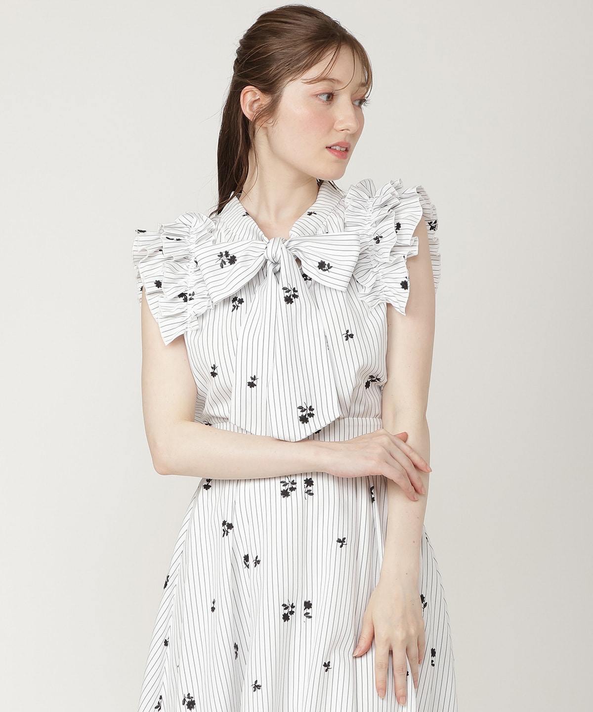 【7/3発売】ストライプ×フラワー刺繍2WAYフリルブラウス