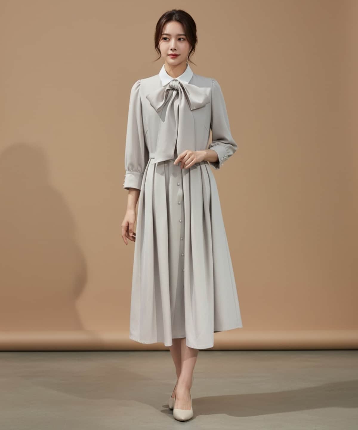 【2/13(Fri)予約開始】リボンタイ付き白襟タックフレアワンピース