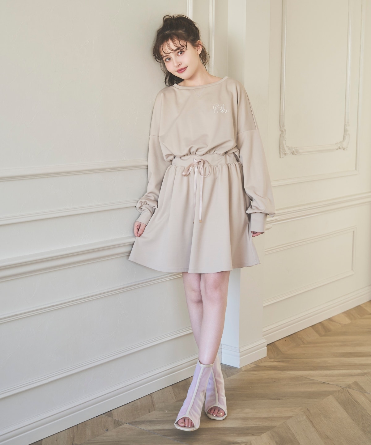 【3/6(Fri)発売】刺しゅう入りポンチ素材ミニワンピース