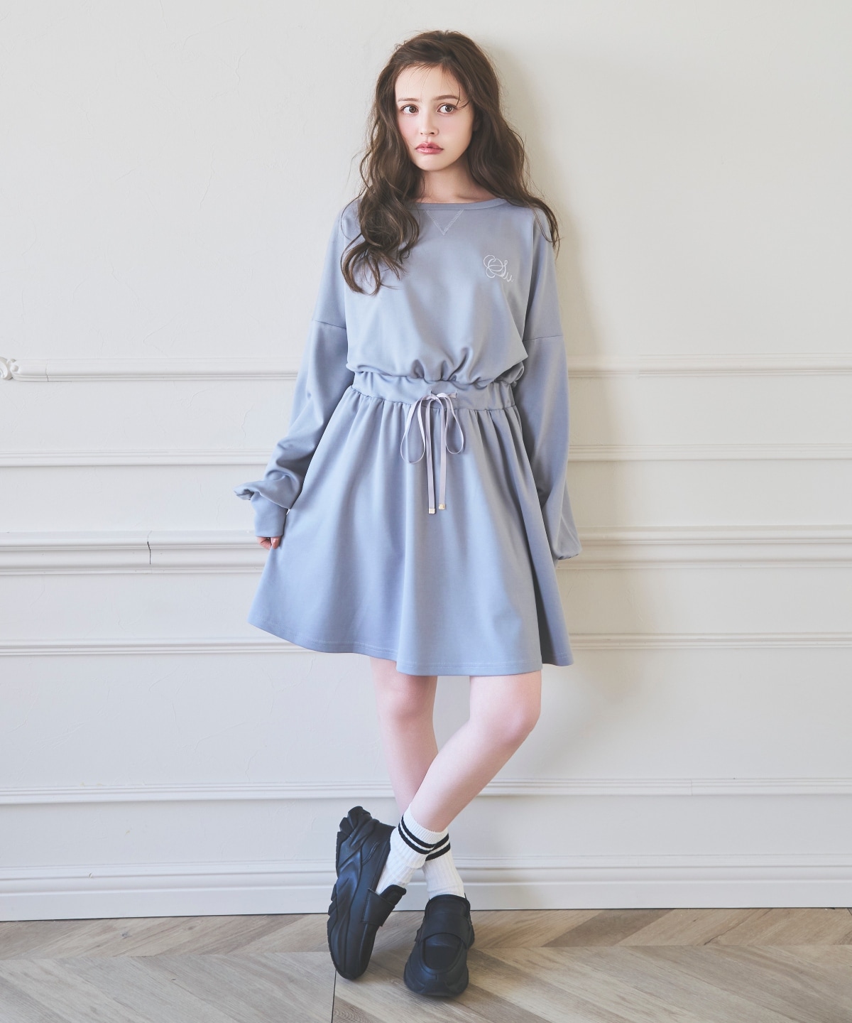 【3/6(Fri)発売】刺しゅう入りポンチ素材ミニワンピース