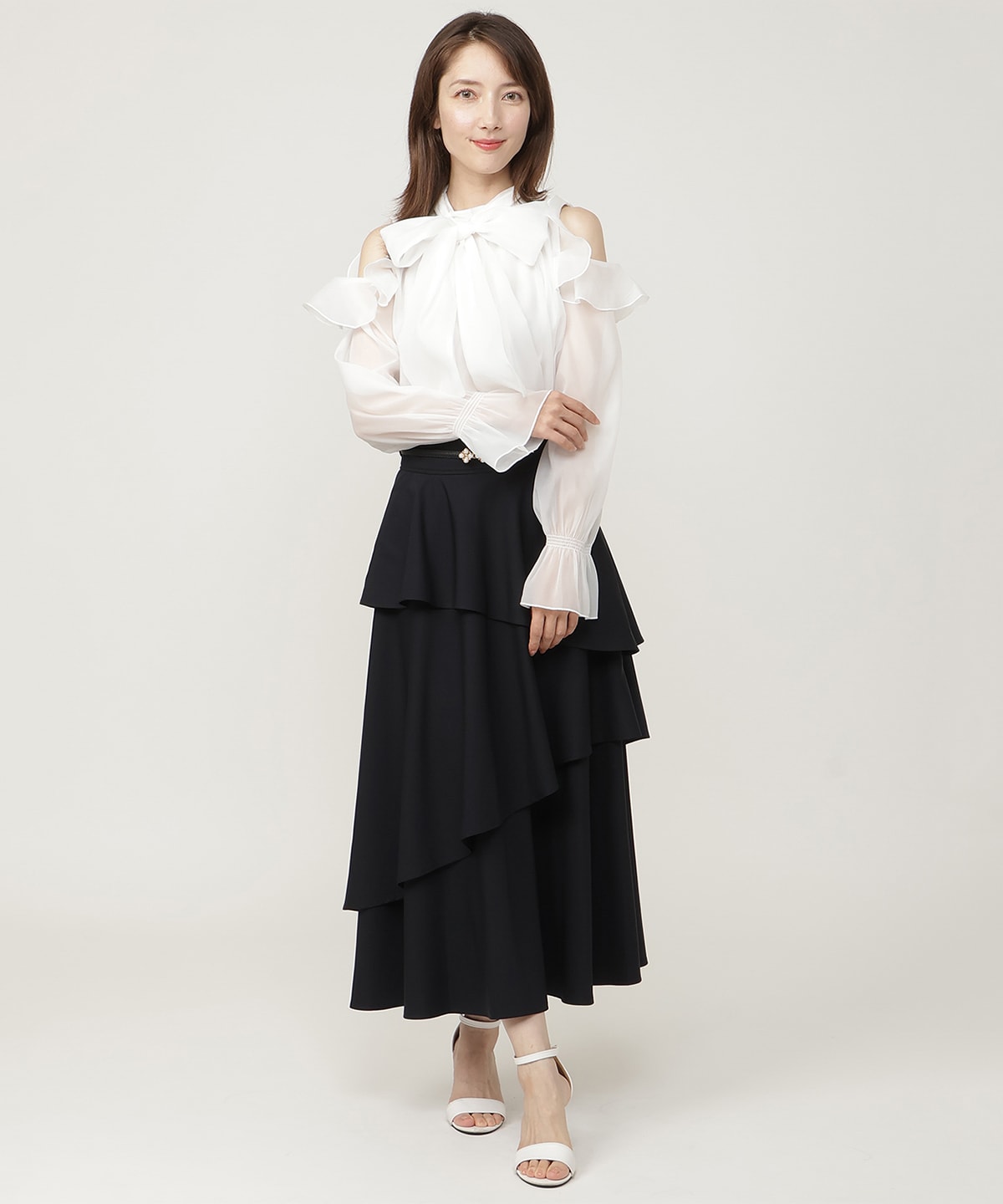 パールバックルベルトティアードスカート