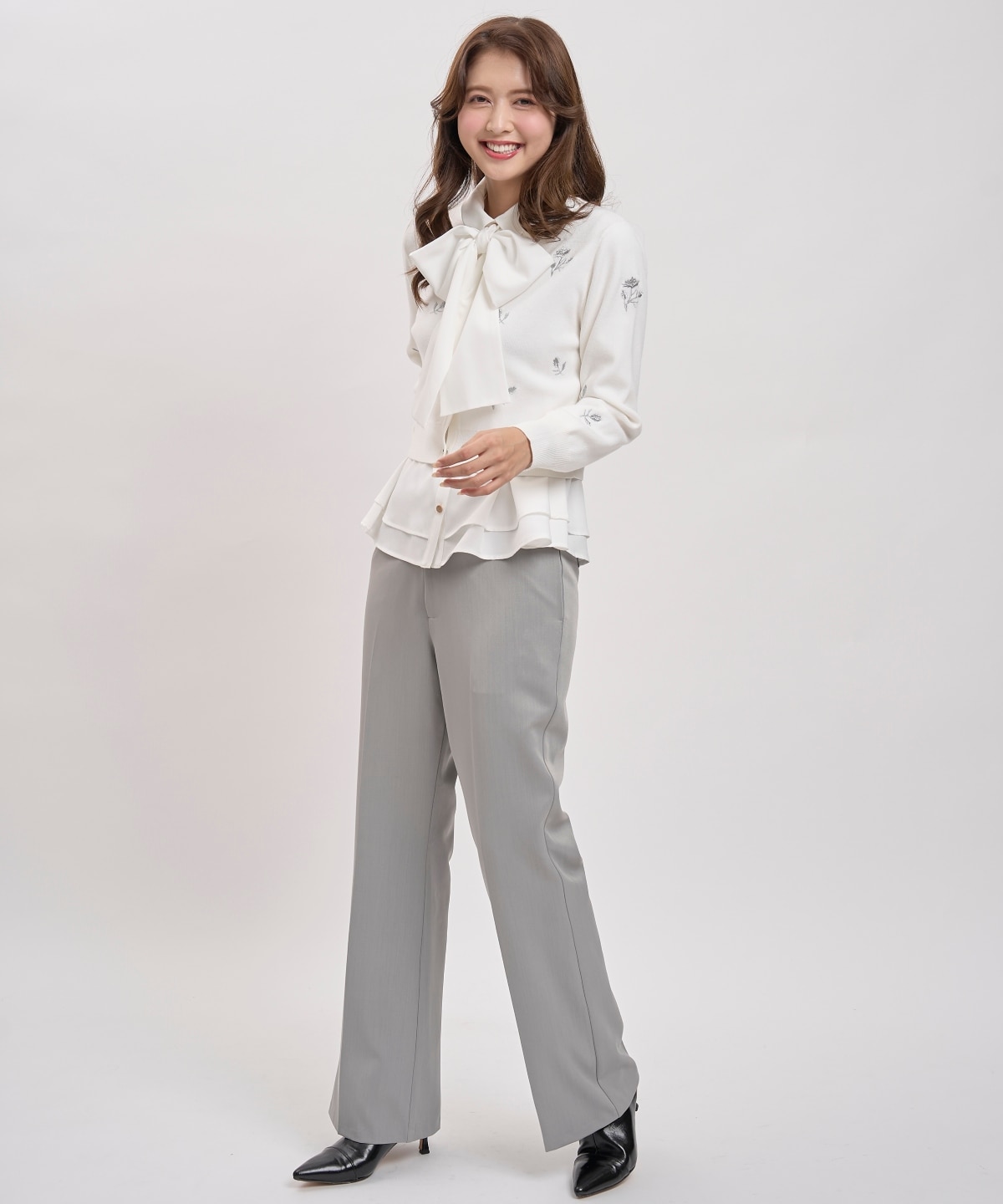 美シルエットセンタープレスフレアパンツ