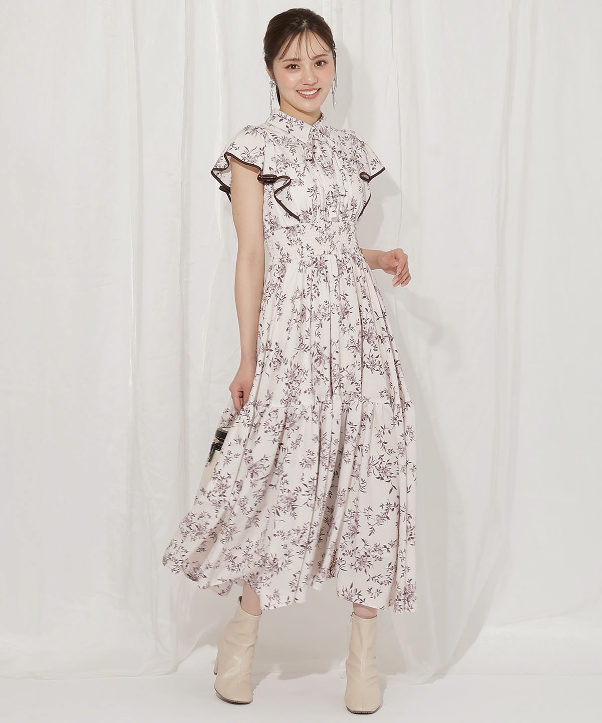 モノトーンフラワーティアードワンピース