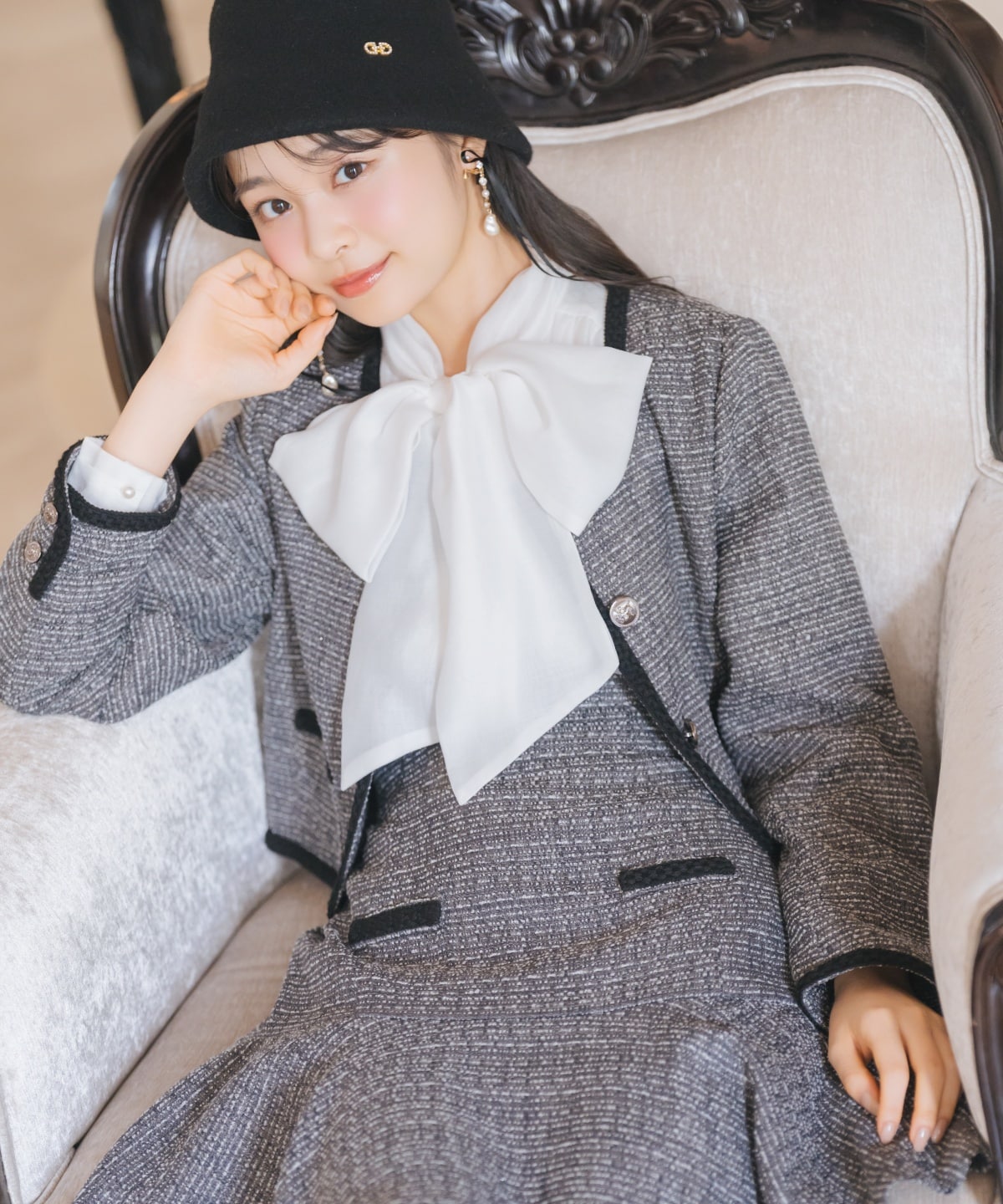 ボリュームリボンタイブラウス