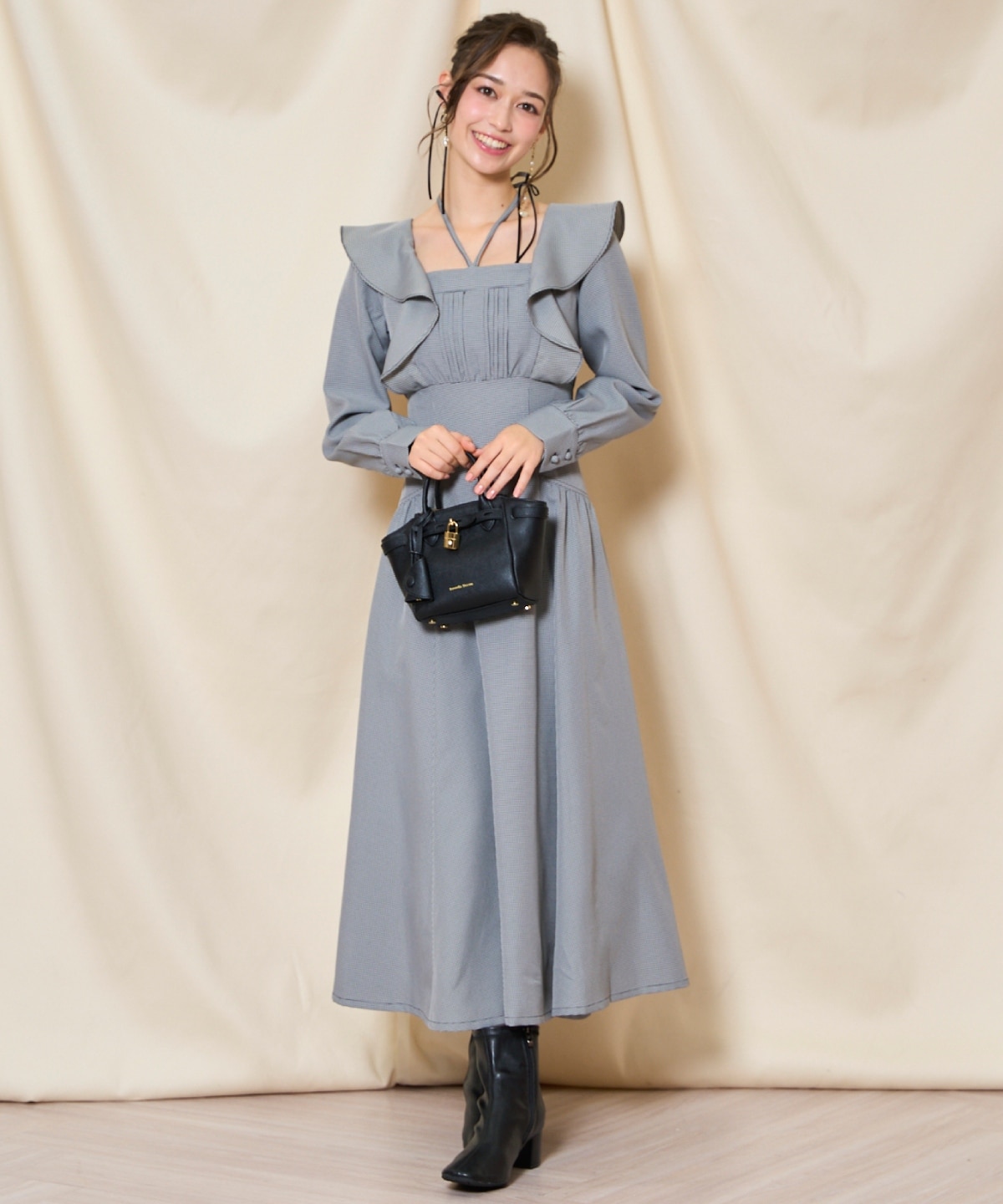 ネックリボンギャザー切り替えワンピース