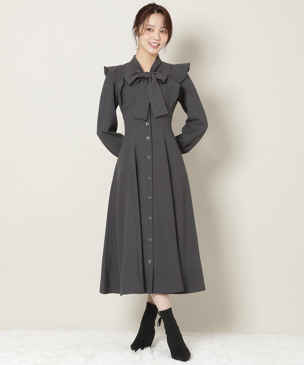 リボンタイラッフルフレアワンピース