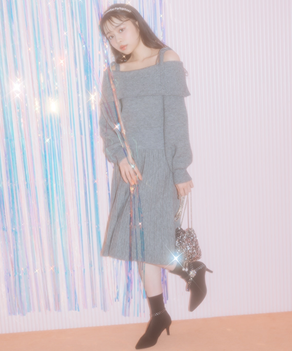 【12/18(thu) 12時予約スタート】オープンショルダープリーツニットOP