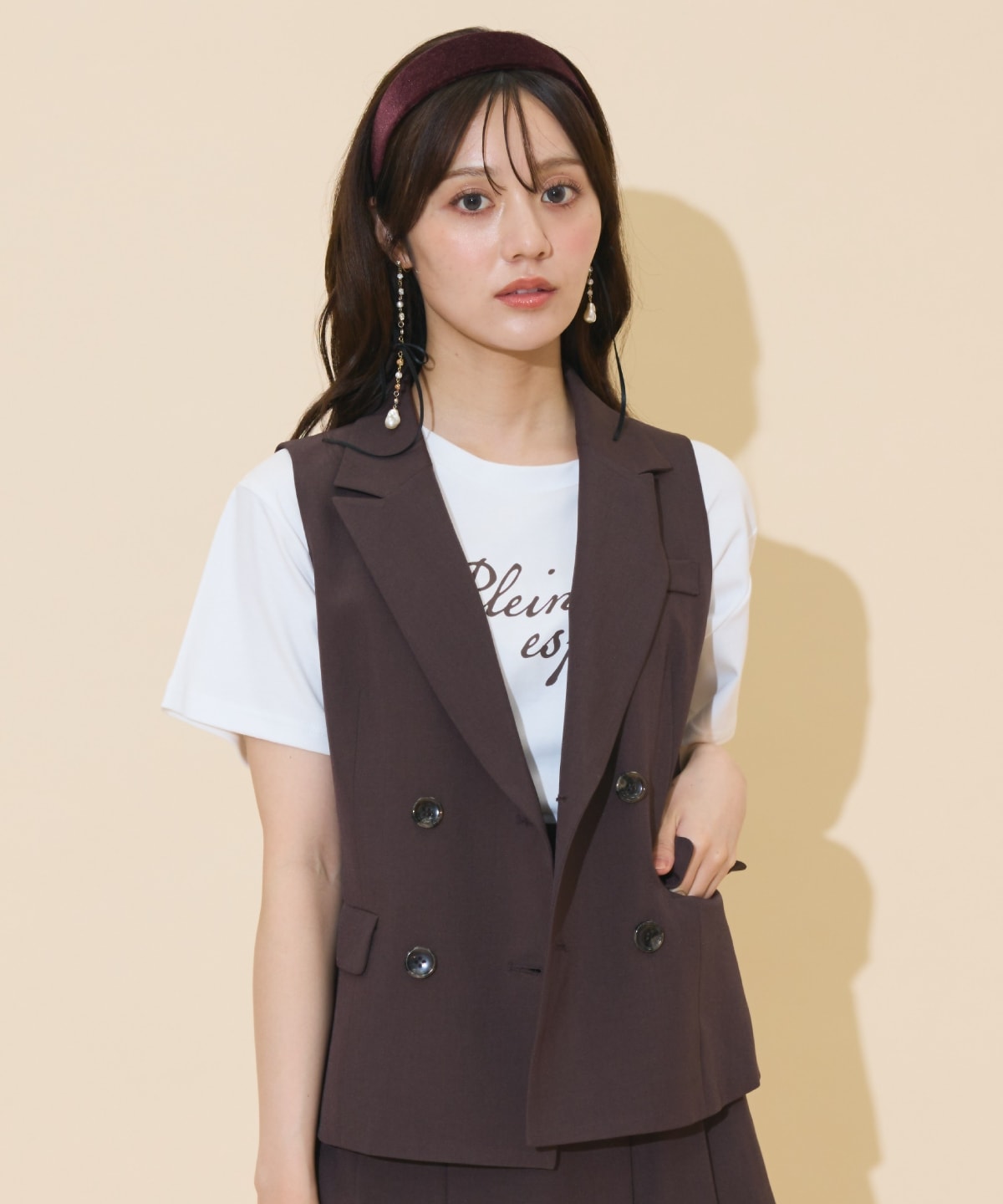 ダブルボタンショートジレ