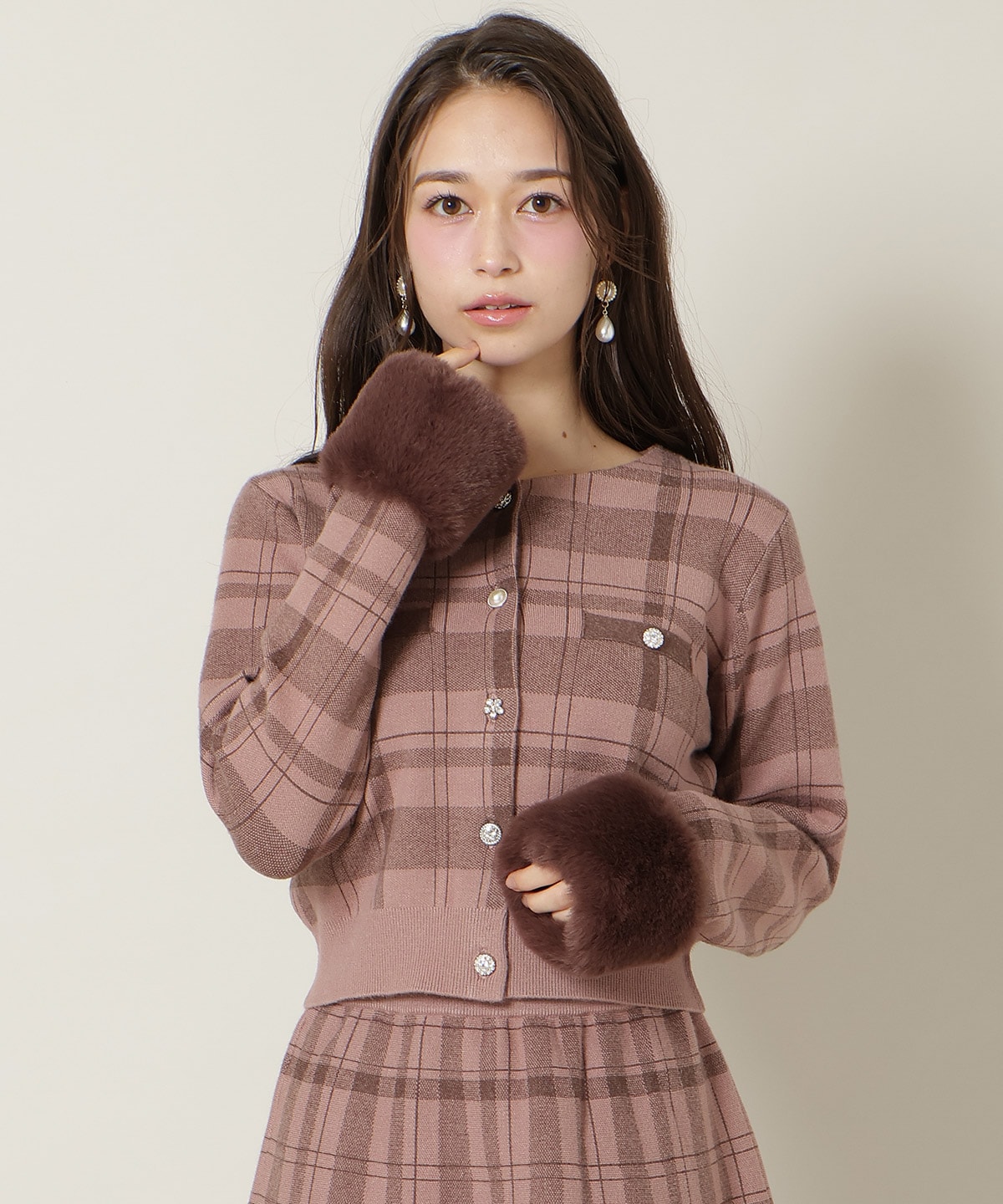 【新色追加】チェック柄ファーカフスカーディガン