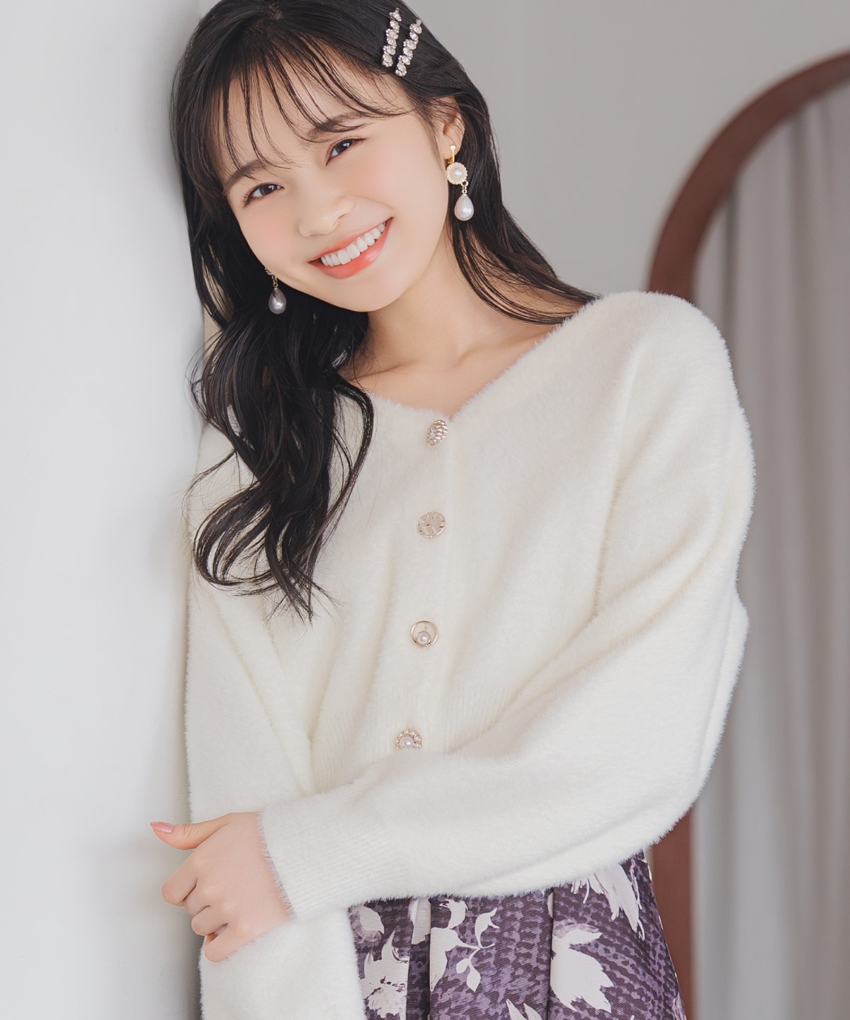 【軽やかラメフェザー】Vネックドロップショルダーカーディガン