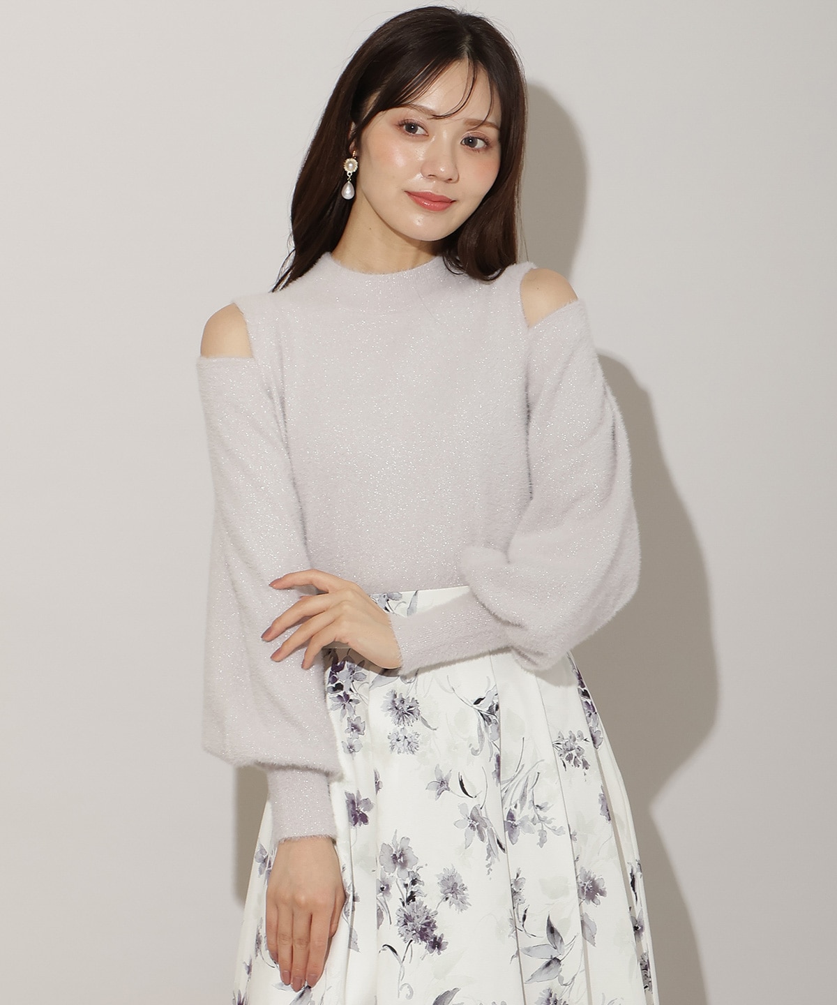 ショルダースリットフェザープルオーバー