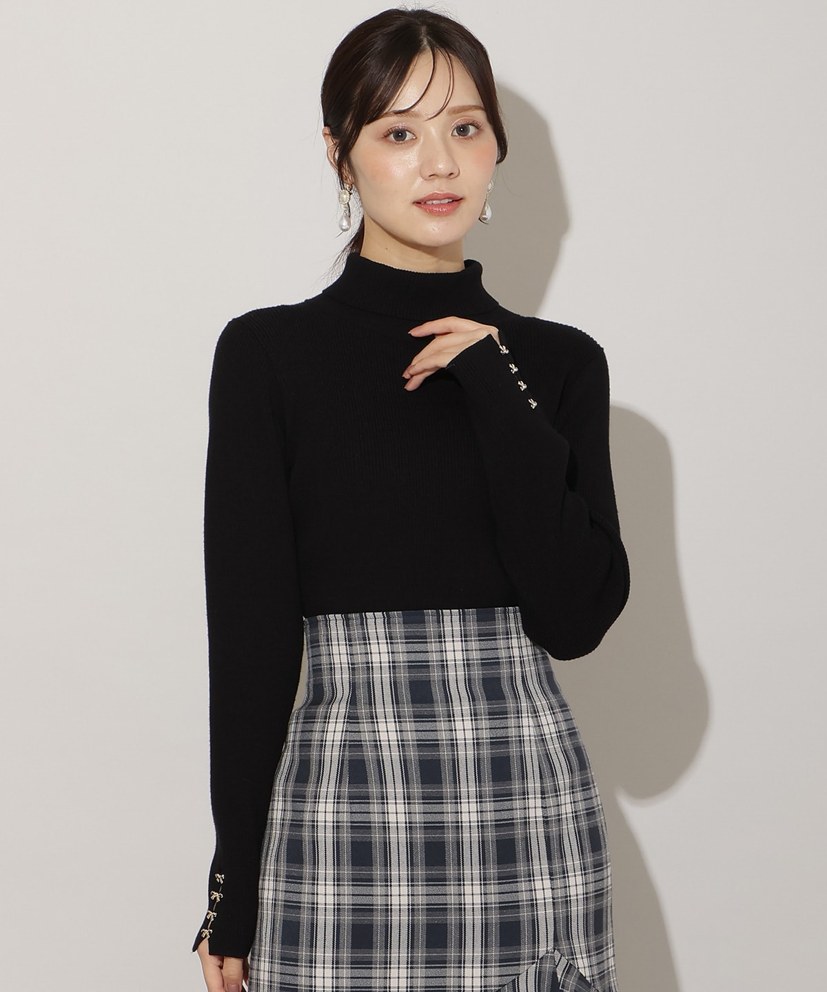 袖口リボンリブタートルニット