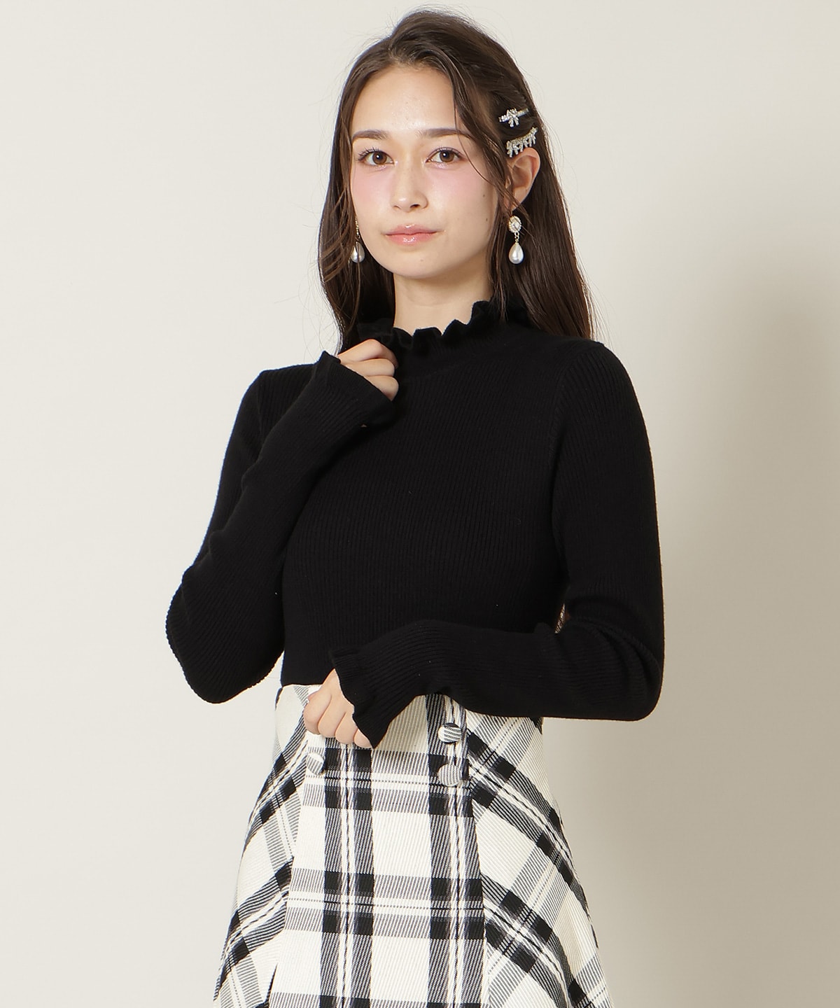 フリルネックプルオーバー