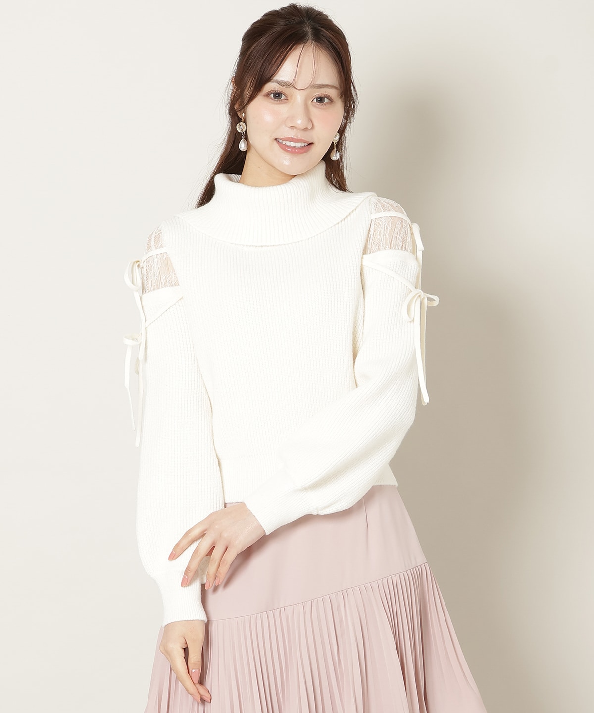 レースショルダーオフタートルニット