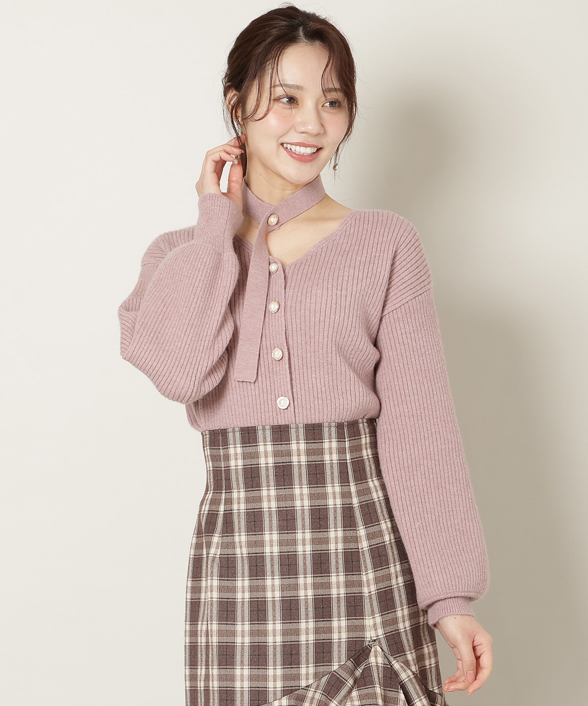 Vネックチョーカーリブニット