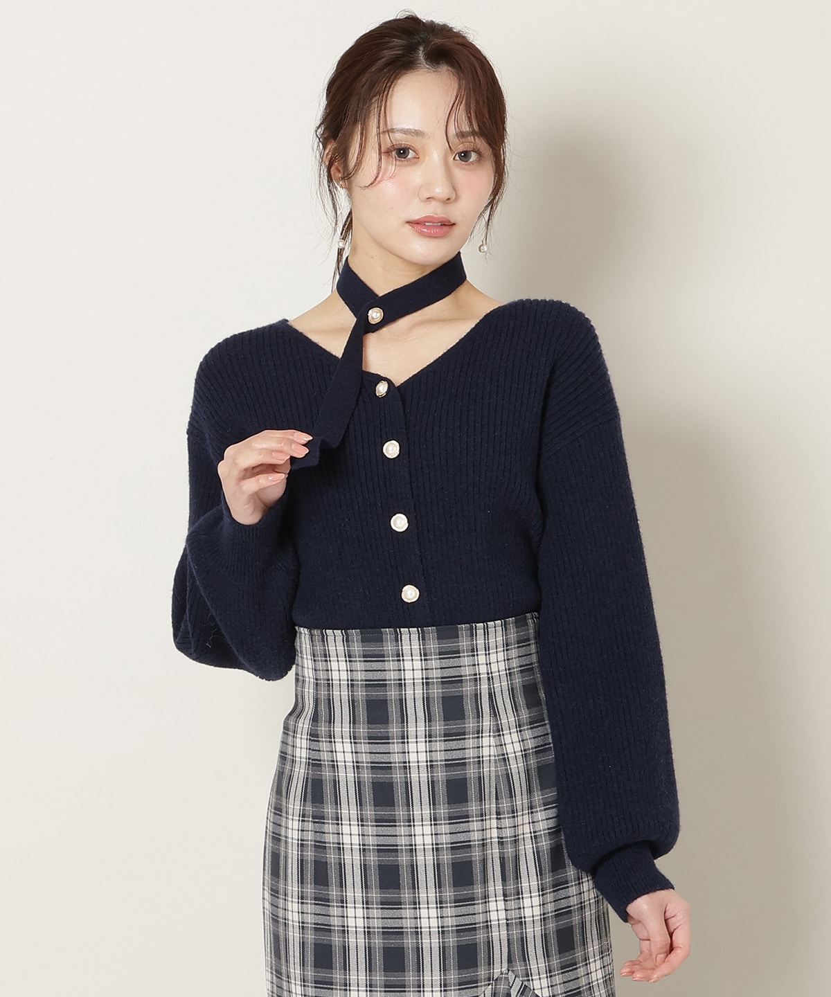 Vネックチョーカーリブニット