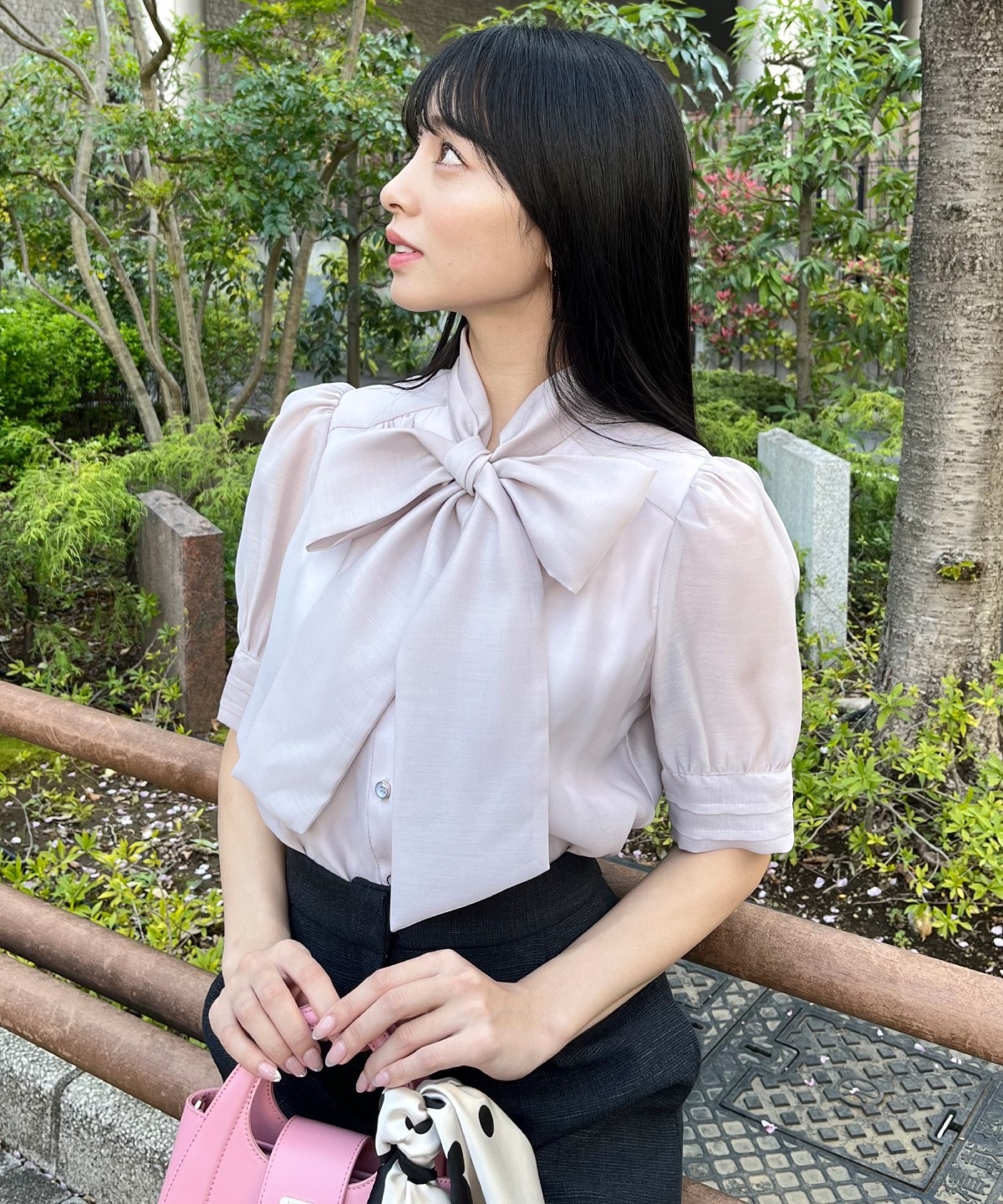 ピンタックカフスリボンタイブラウス