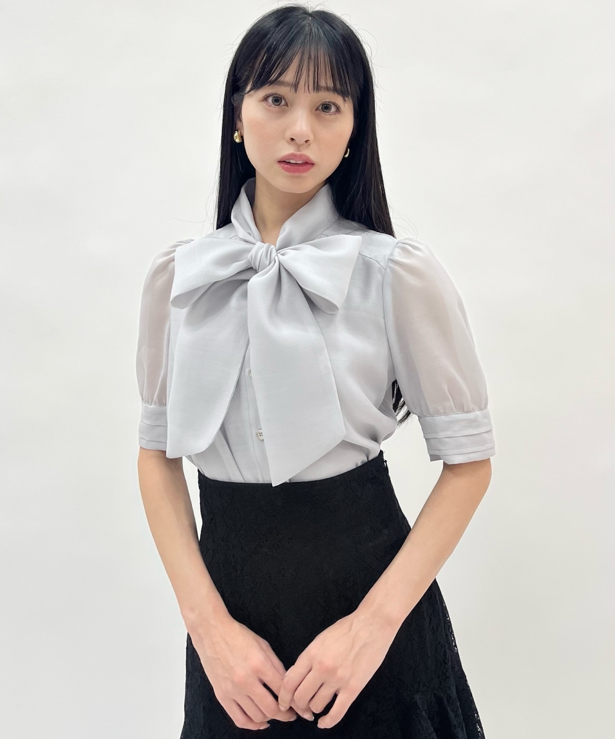 ピンタックカフスリボンタイブラウス