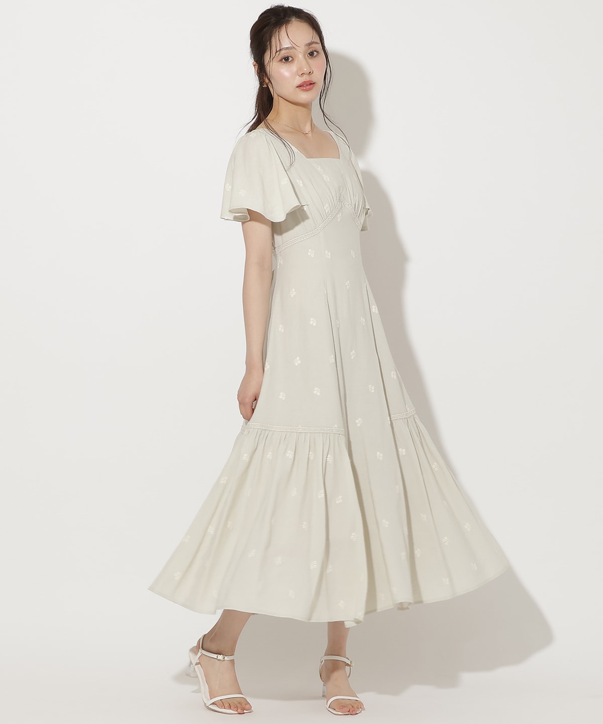 小花刺繍フレアスリーブワンピース
