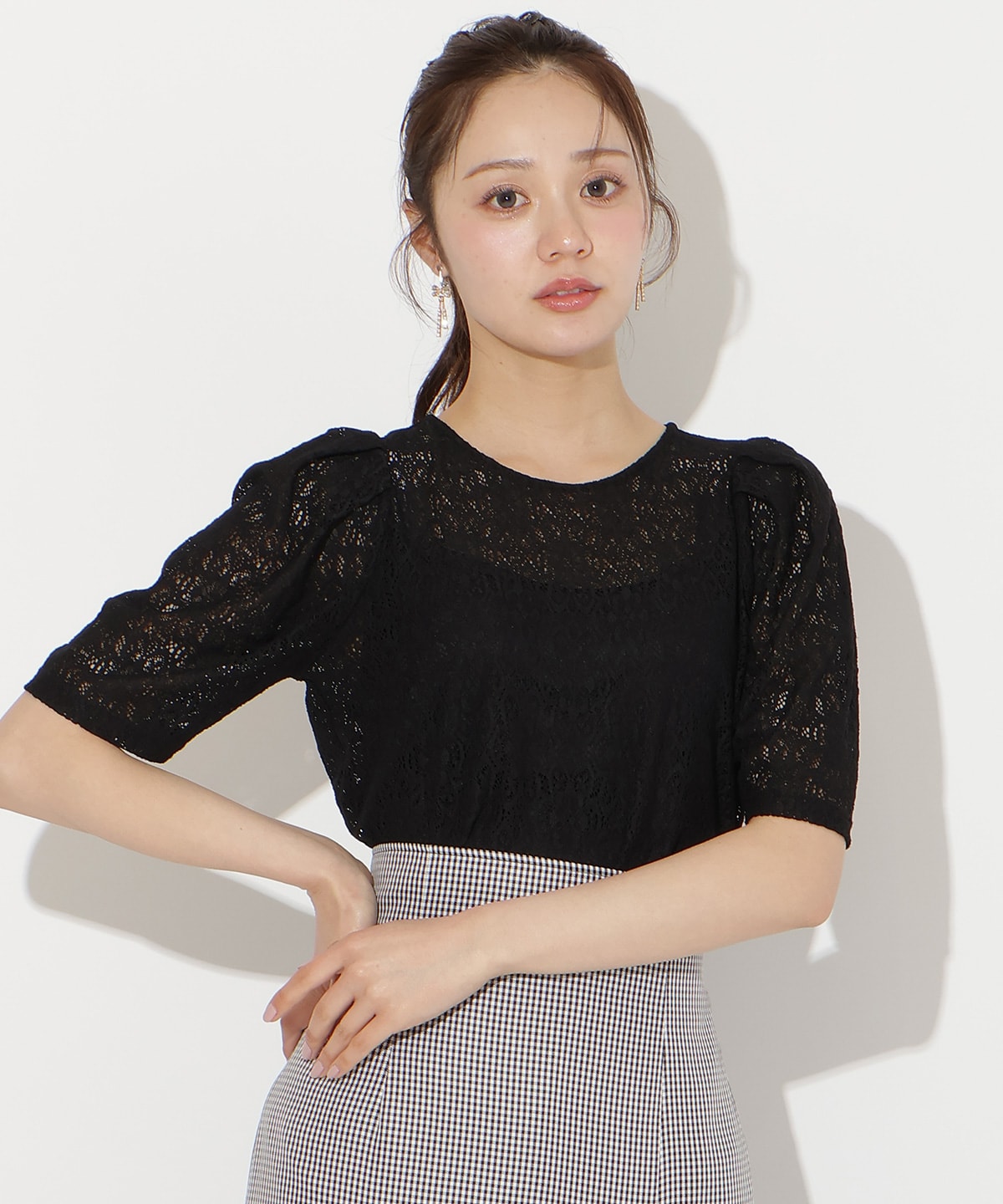 レースクルーネックトップス