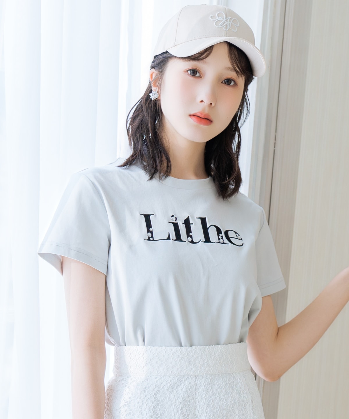 ビジュー付き刺繍ロゴTシャツ
