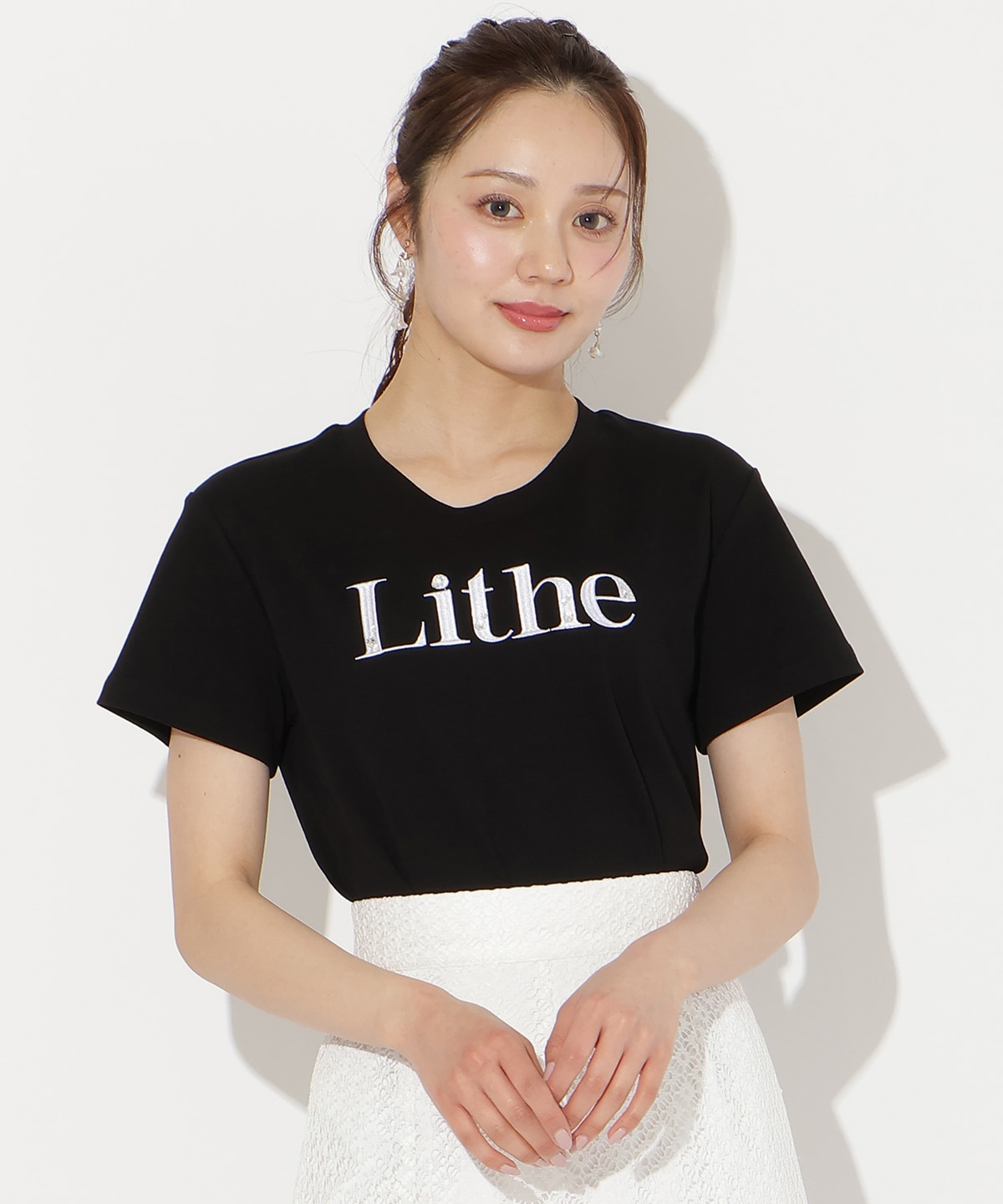ビジュー付き刺繍ロゴTシャツ