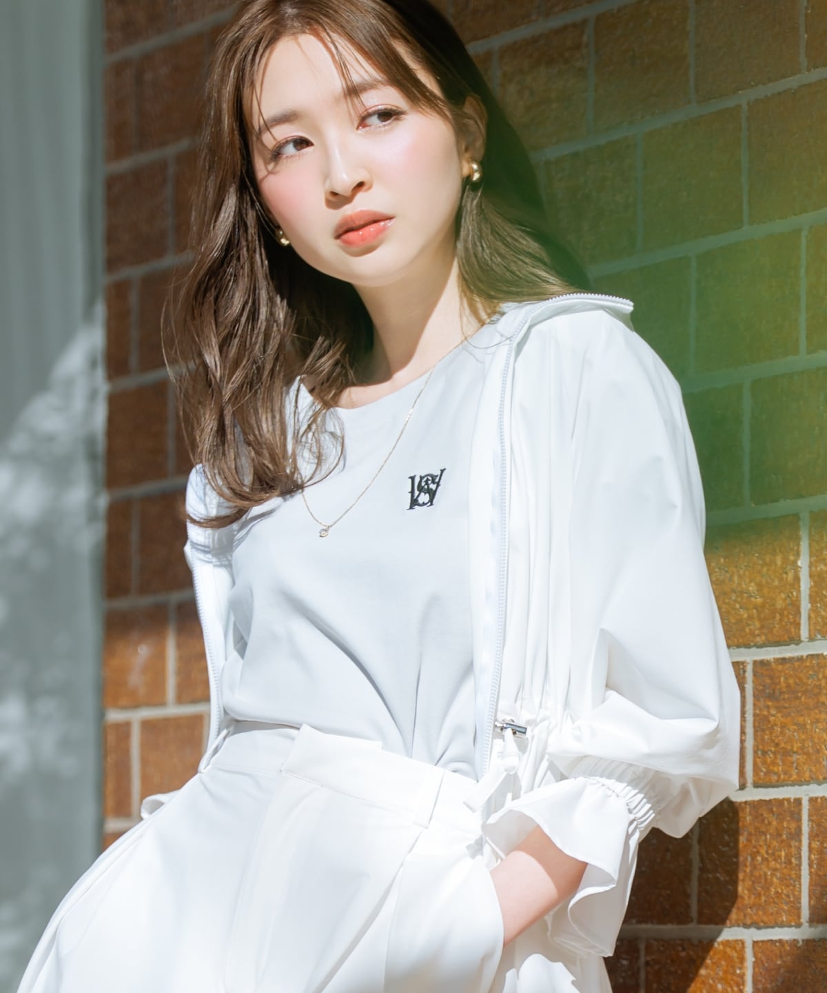 ロゴ刺繍タックスリーブTシャツ