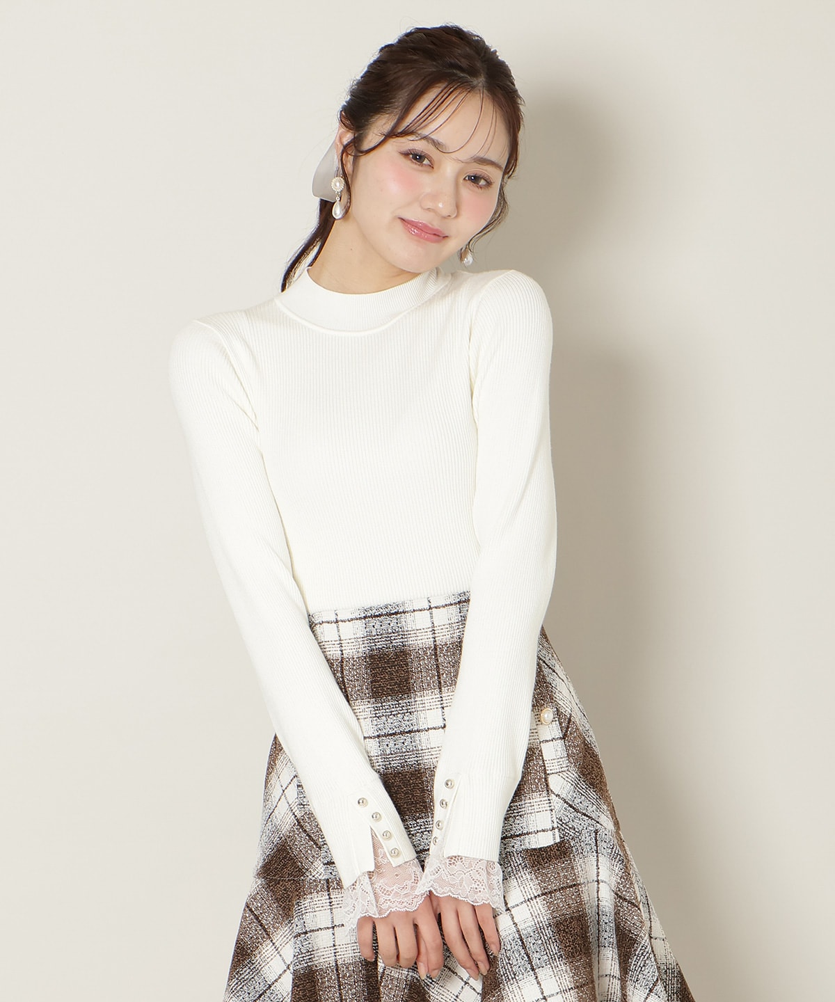袖口レースハイネックリブニット