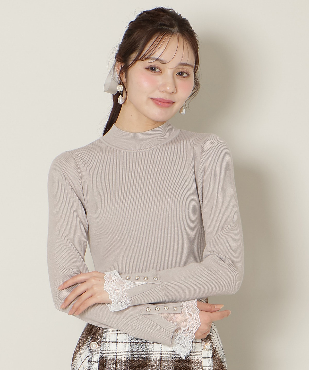 袖口レースハイネックリブニット