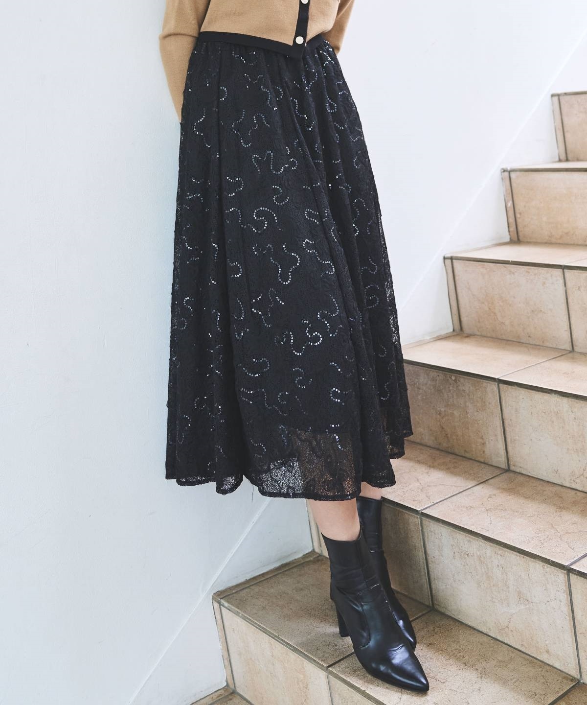 ウエストリブスパンコール刺しゅうレースロングスカート
