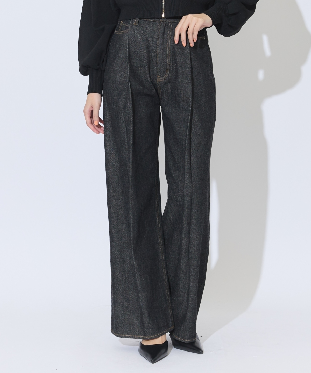 タックワイドデニムパンツ