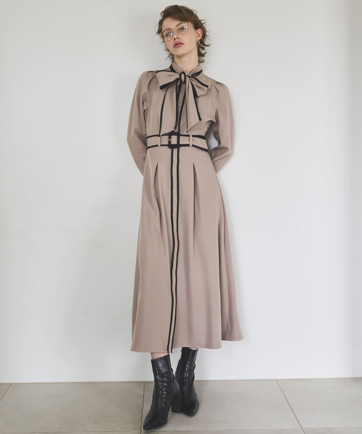 【And Couture】配色パイピングボウタイ付きワンピース