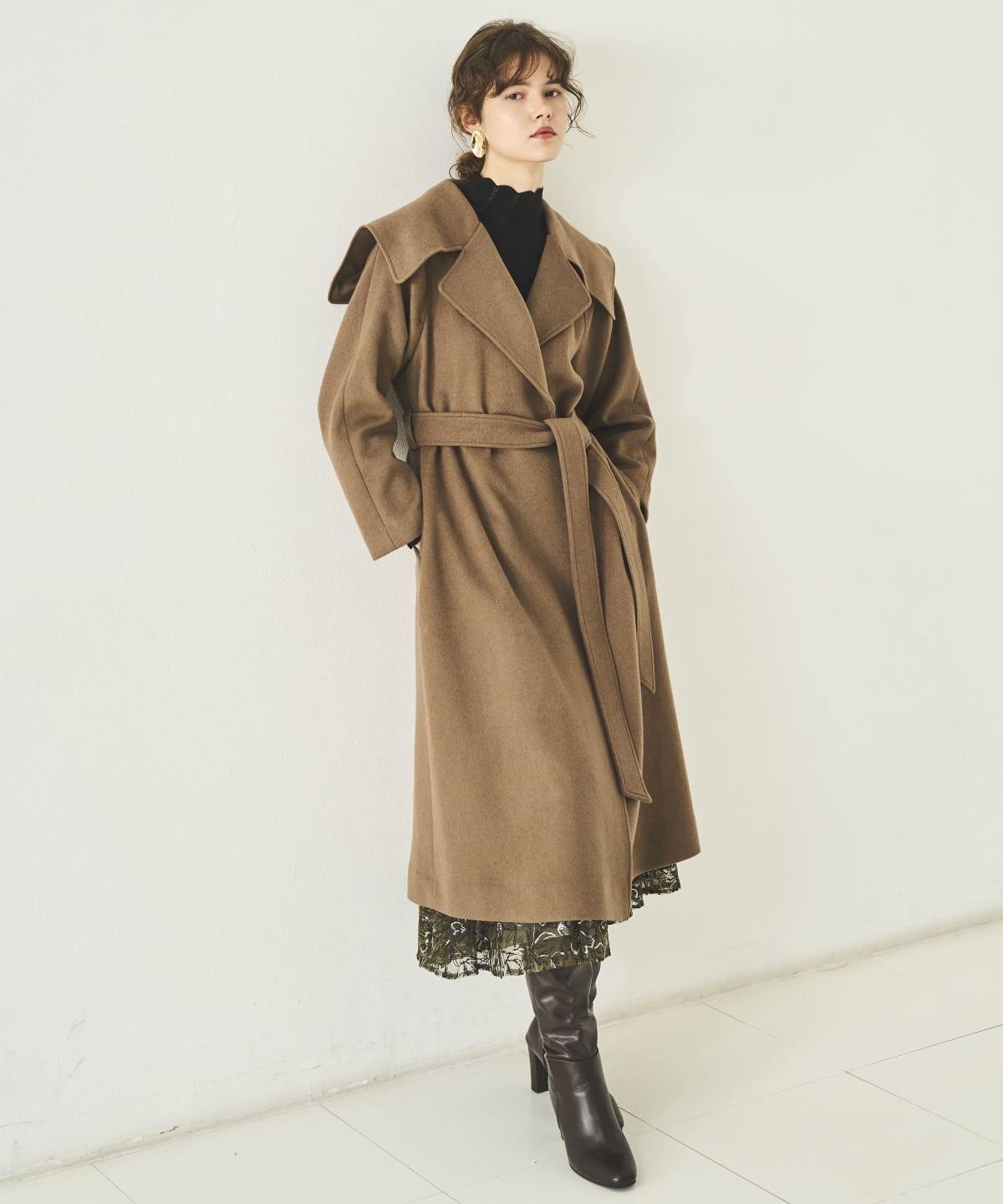 ケープカラーロングコート