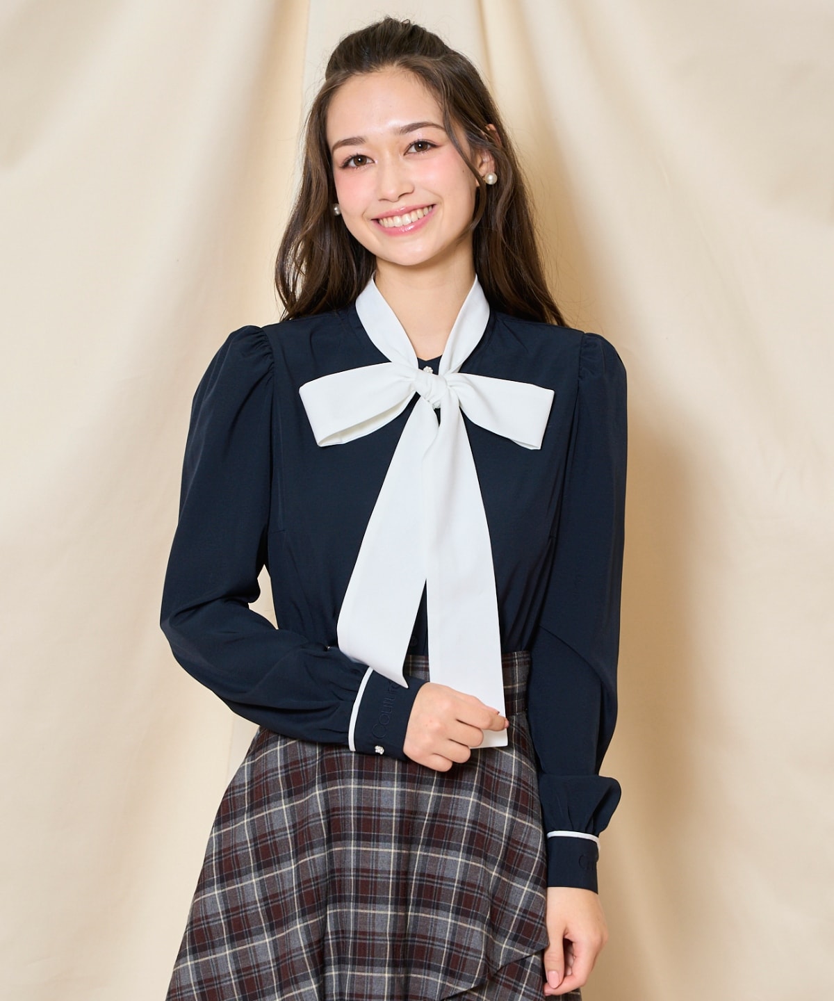 カフス刺繍ボウタイブラウス