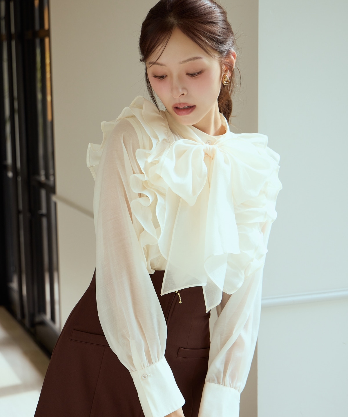 ボウタイフリルシアーブラウス