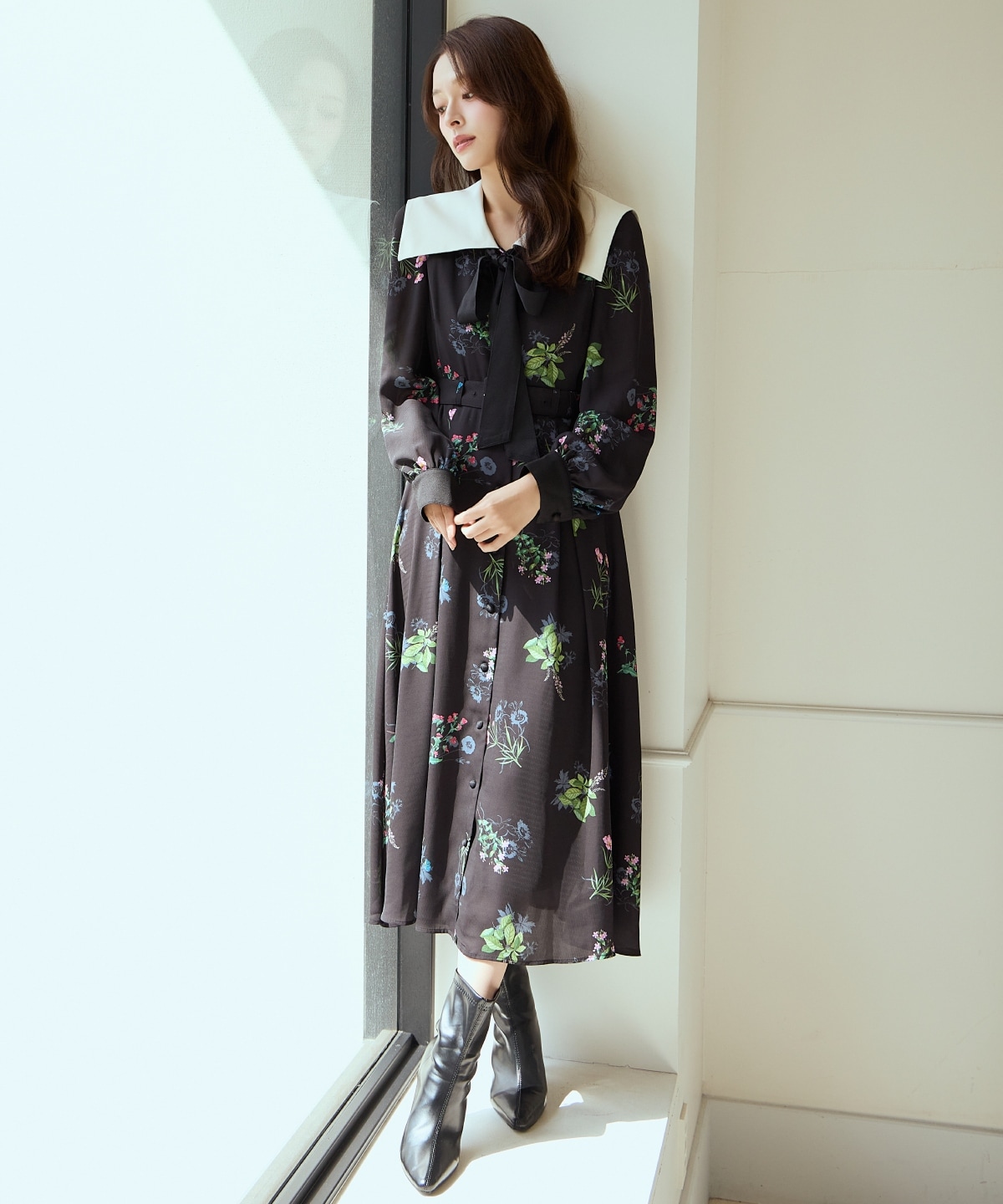 ドローイングフラワー配色襟長袖ワンピース