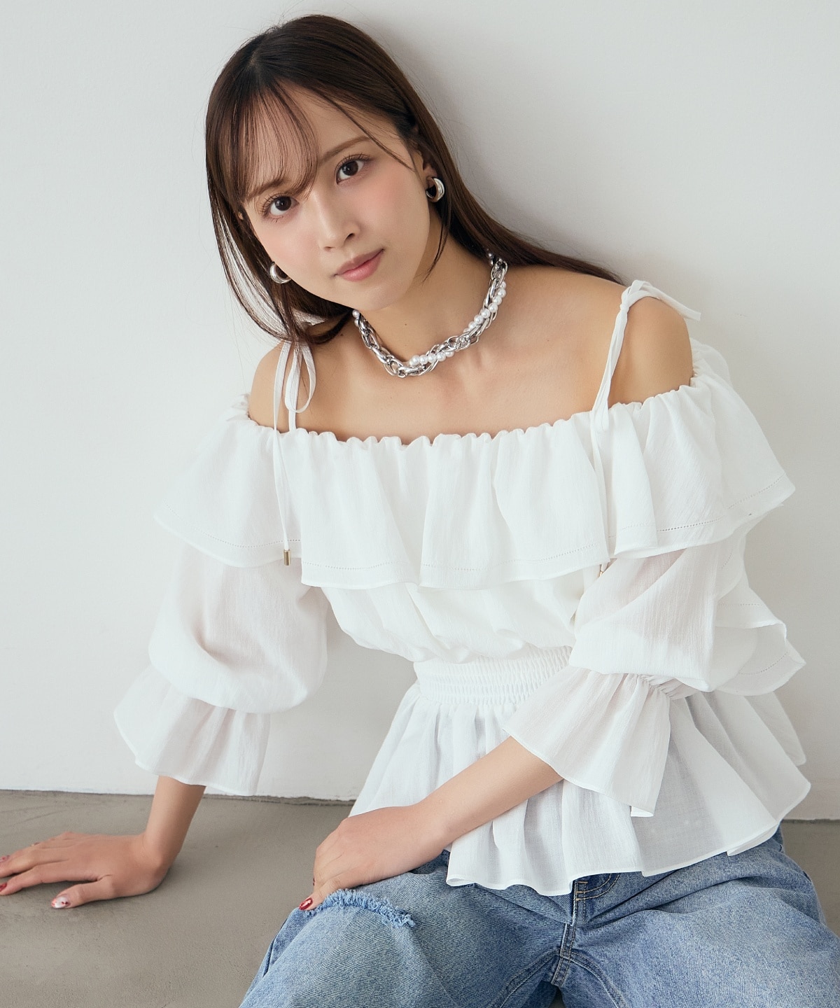【先行予約受付中】オフショルフリルブラウス