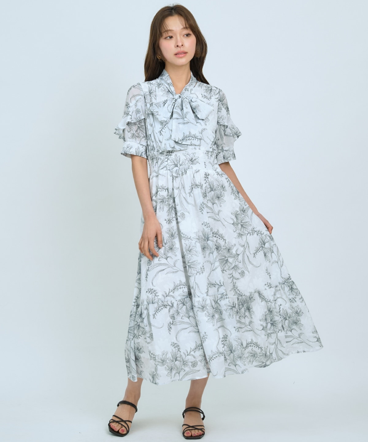 【先行予約受付中】ラインフラワーハーフスリーブワンピース